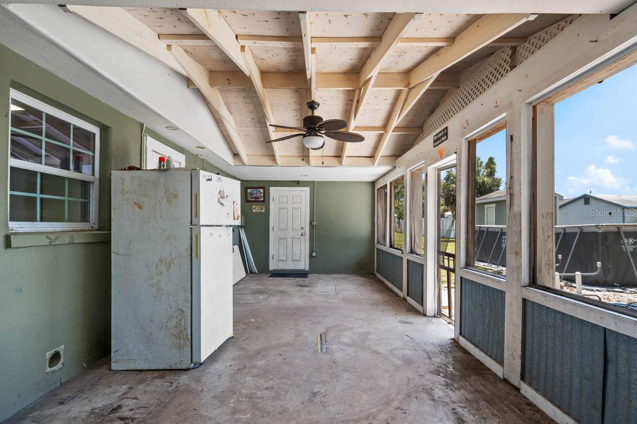 Listing photo id 14 for 6208 Florida Circle E