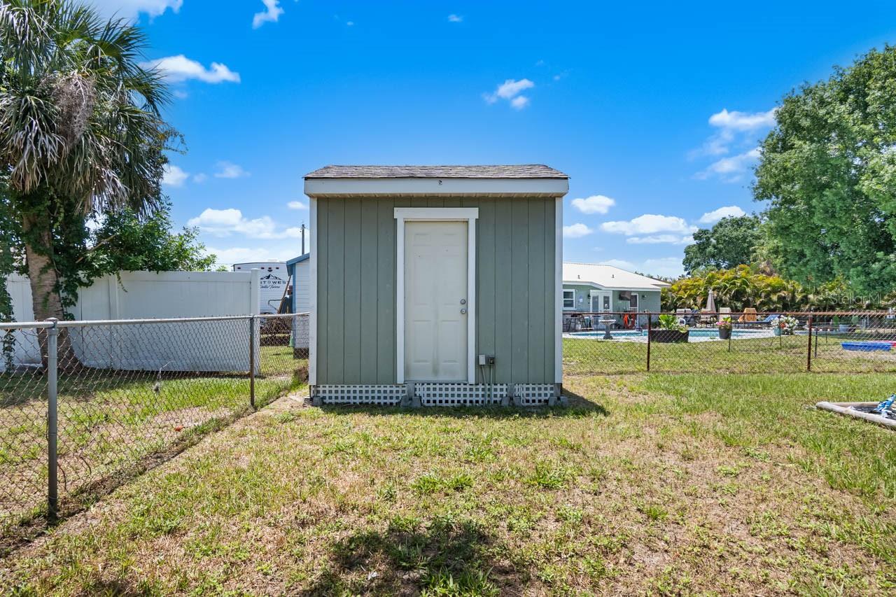 Listing photo id 16 for 6208 Florida Circle E