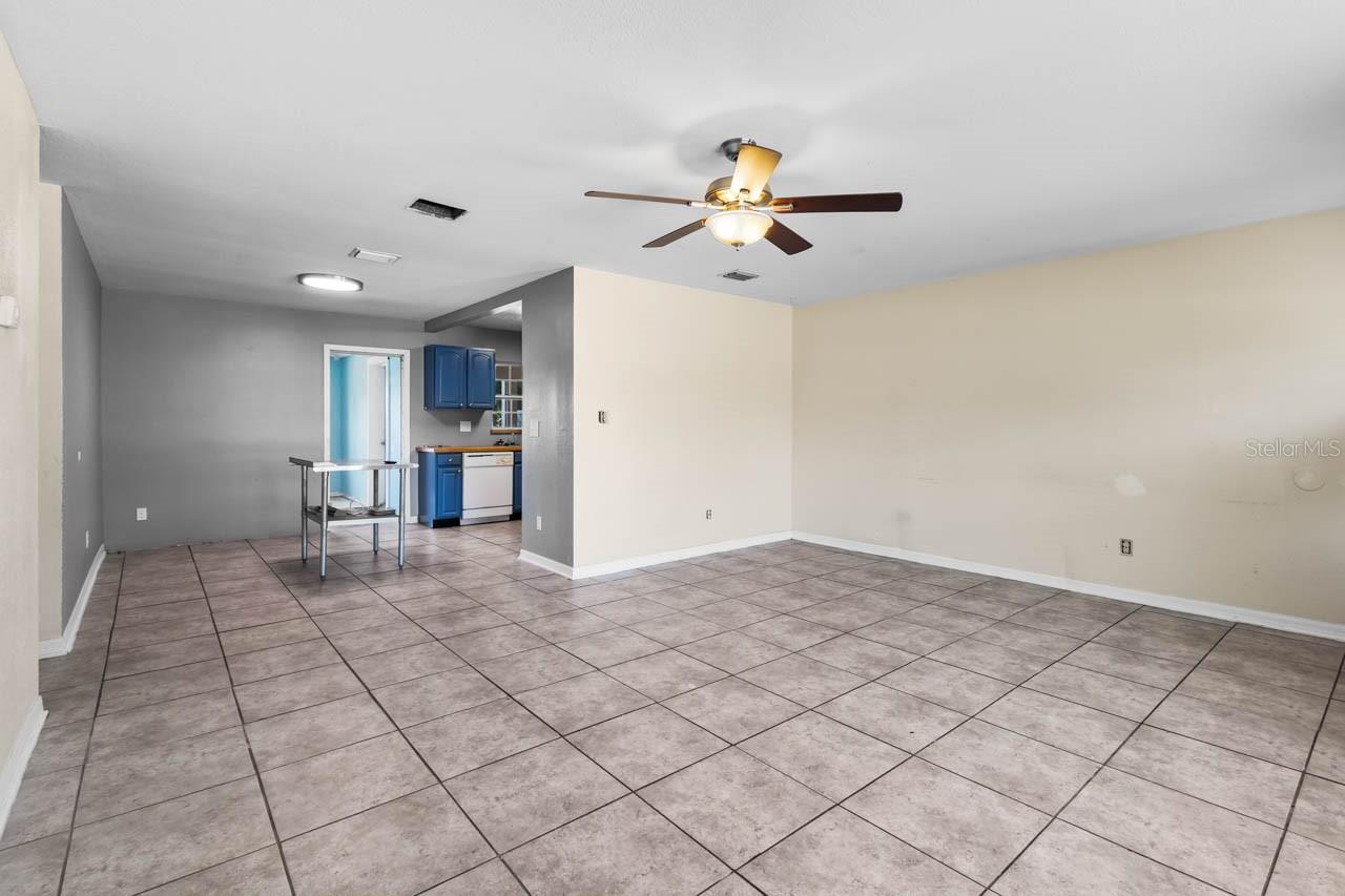 Listing photo id 3 for 6208 Florida Circle E