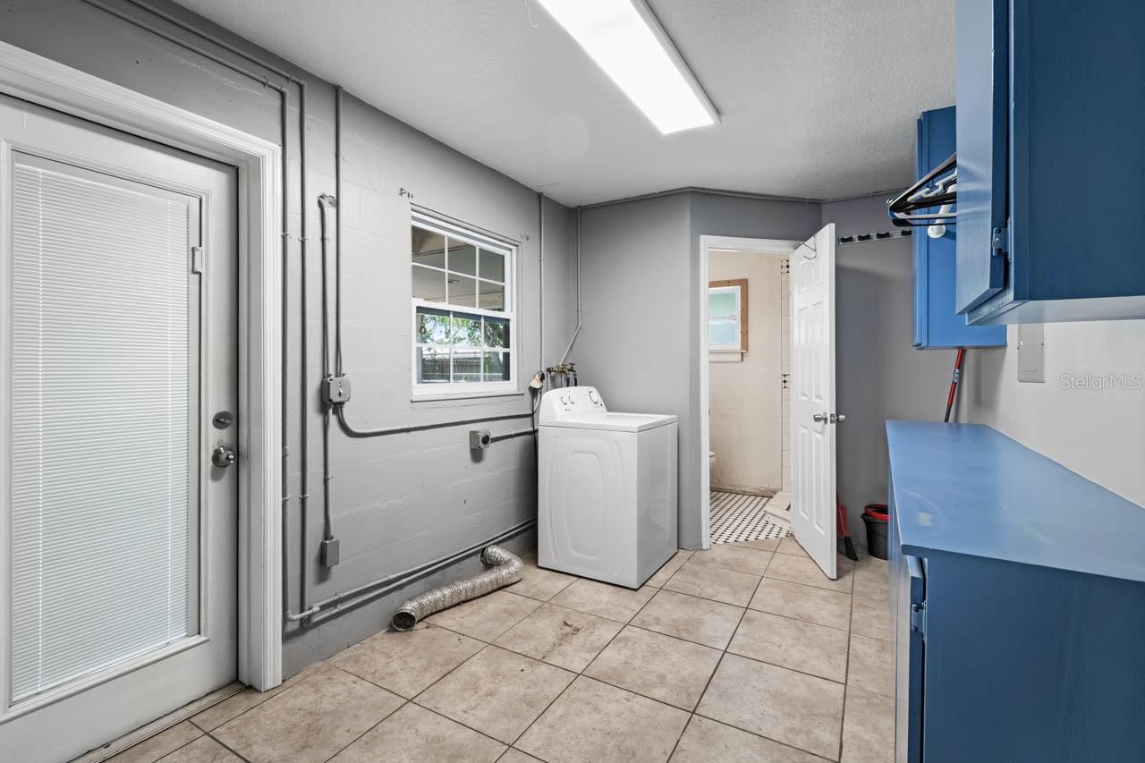 Listing photo id 7 for 6208 Florida Circle E
