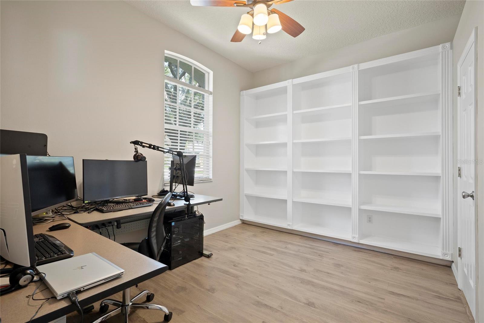 Image 16 of 43 For 4401 Arranmore Circle