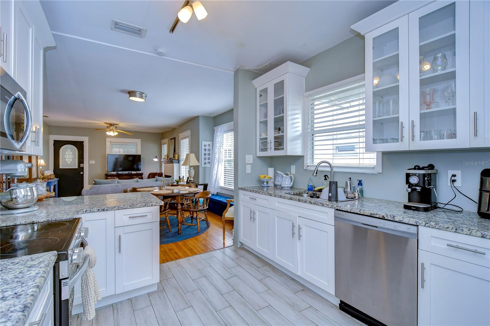 Image 11 of 41 For 902 Columbus Drive