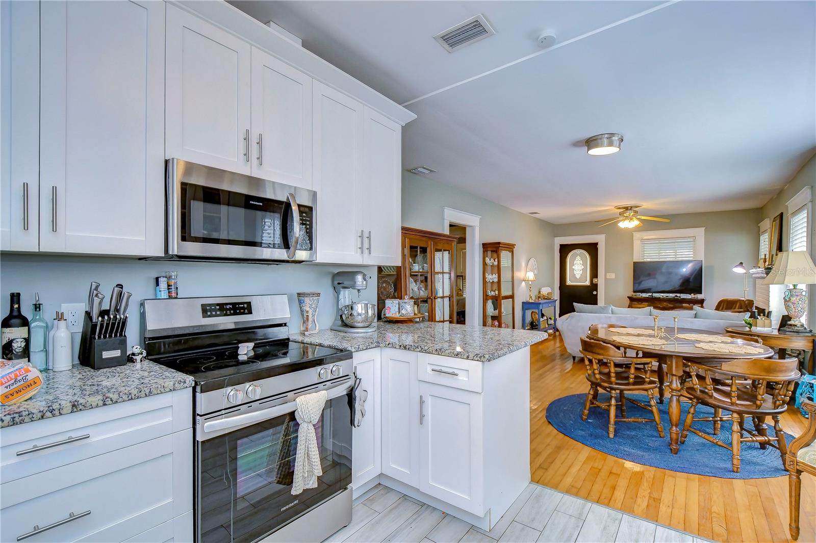 Image 12 of 41 For 902 Columbus Drive