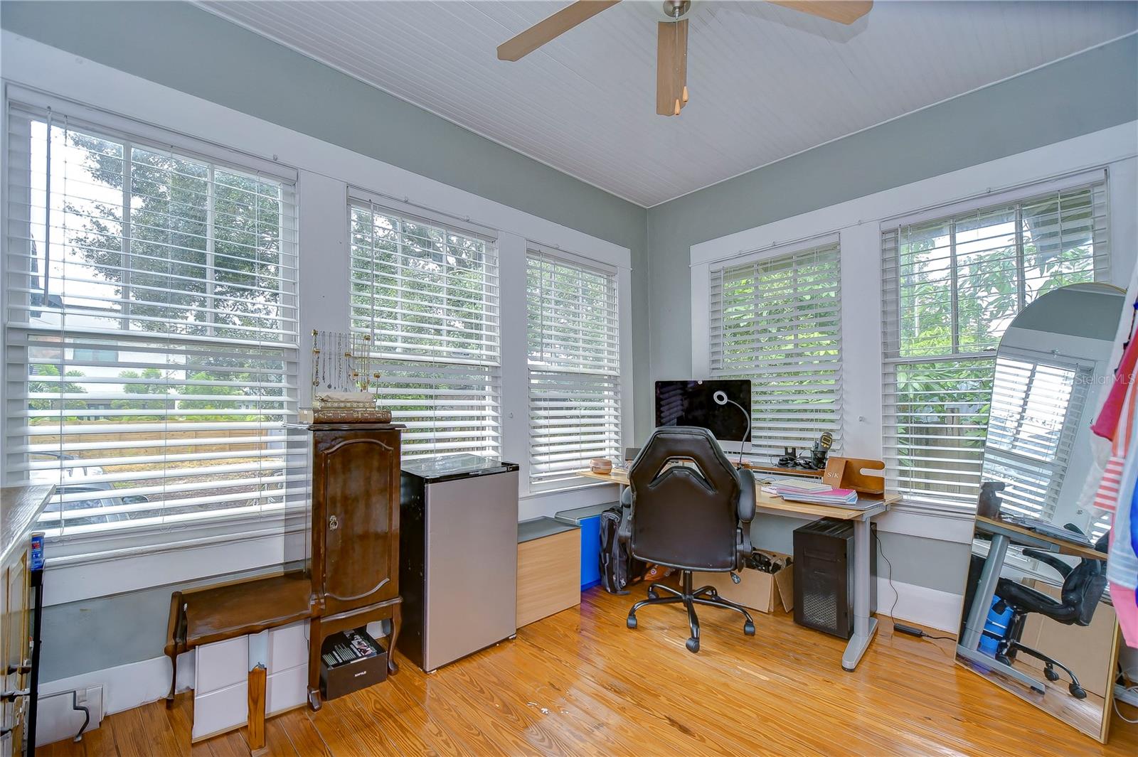Image 17 of 41 For 902 Columbus Drive