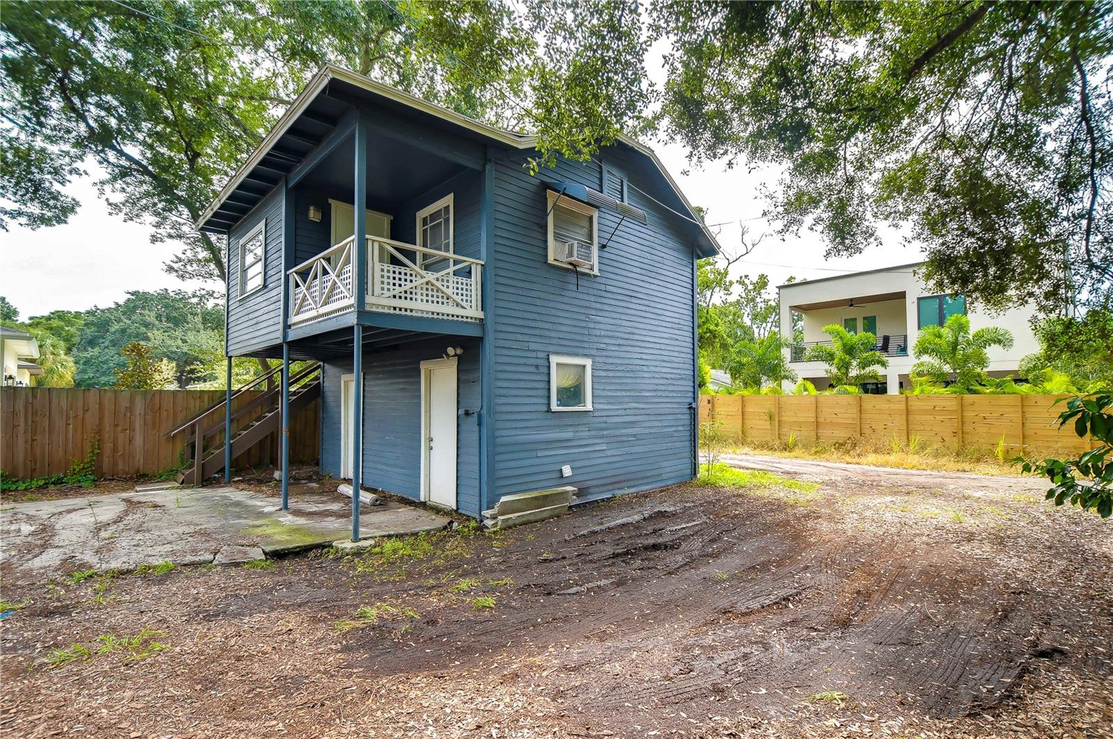 Image 25 of 41 For 902 Columbus Drive