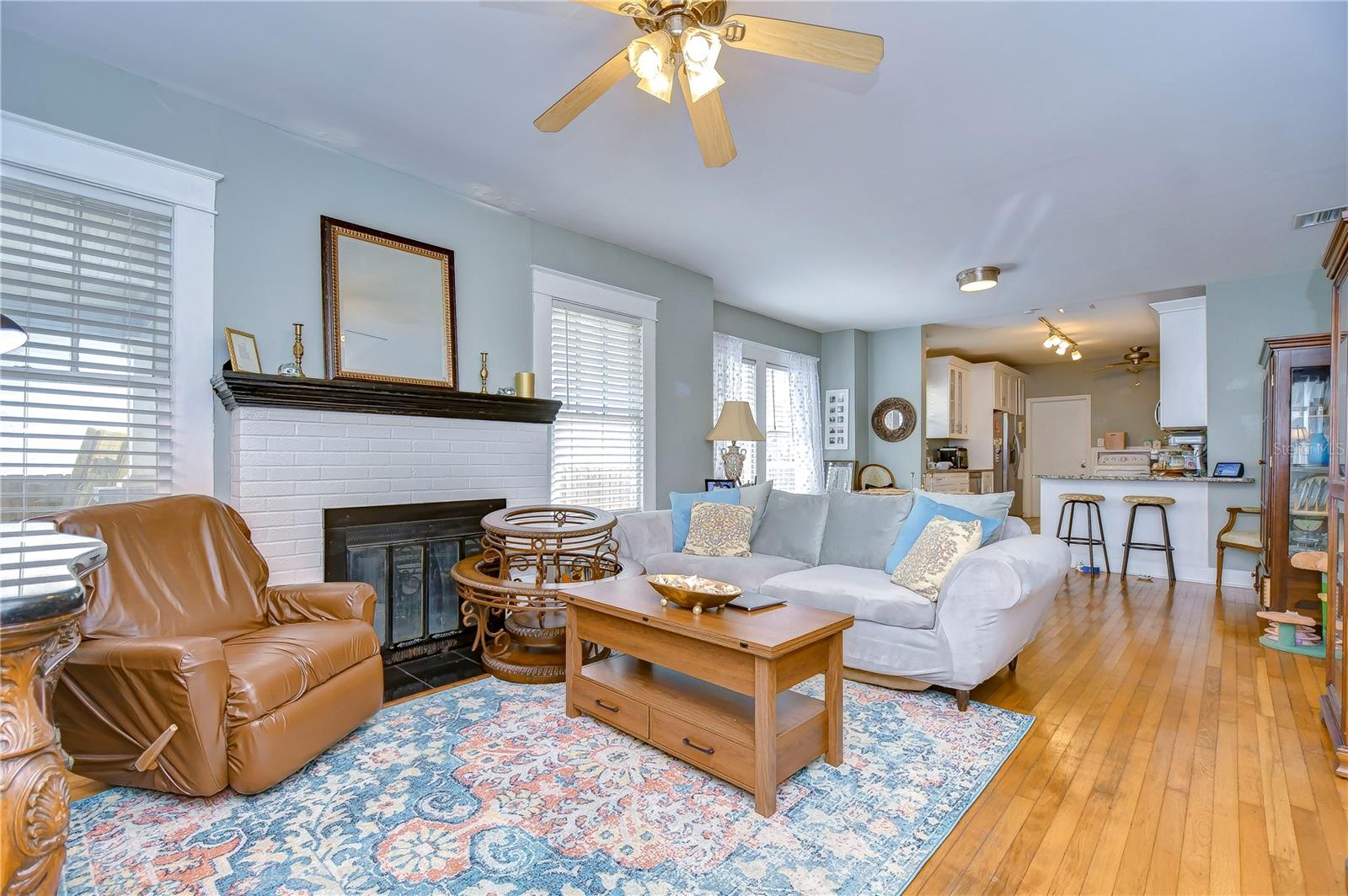 Image 3 of 41 For 902 Columbus Drive