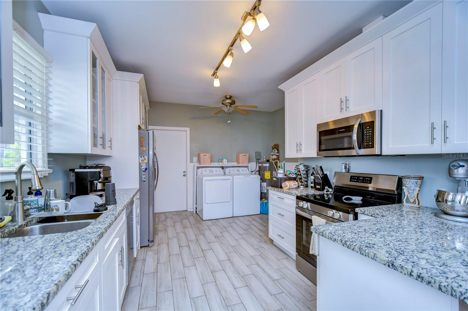 Image 9 of 41 For 902 Columbus Drive