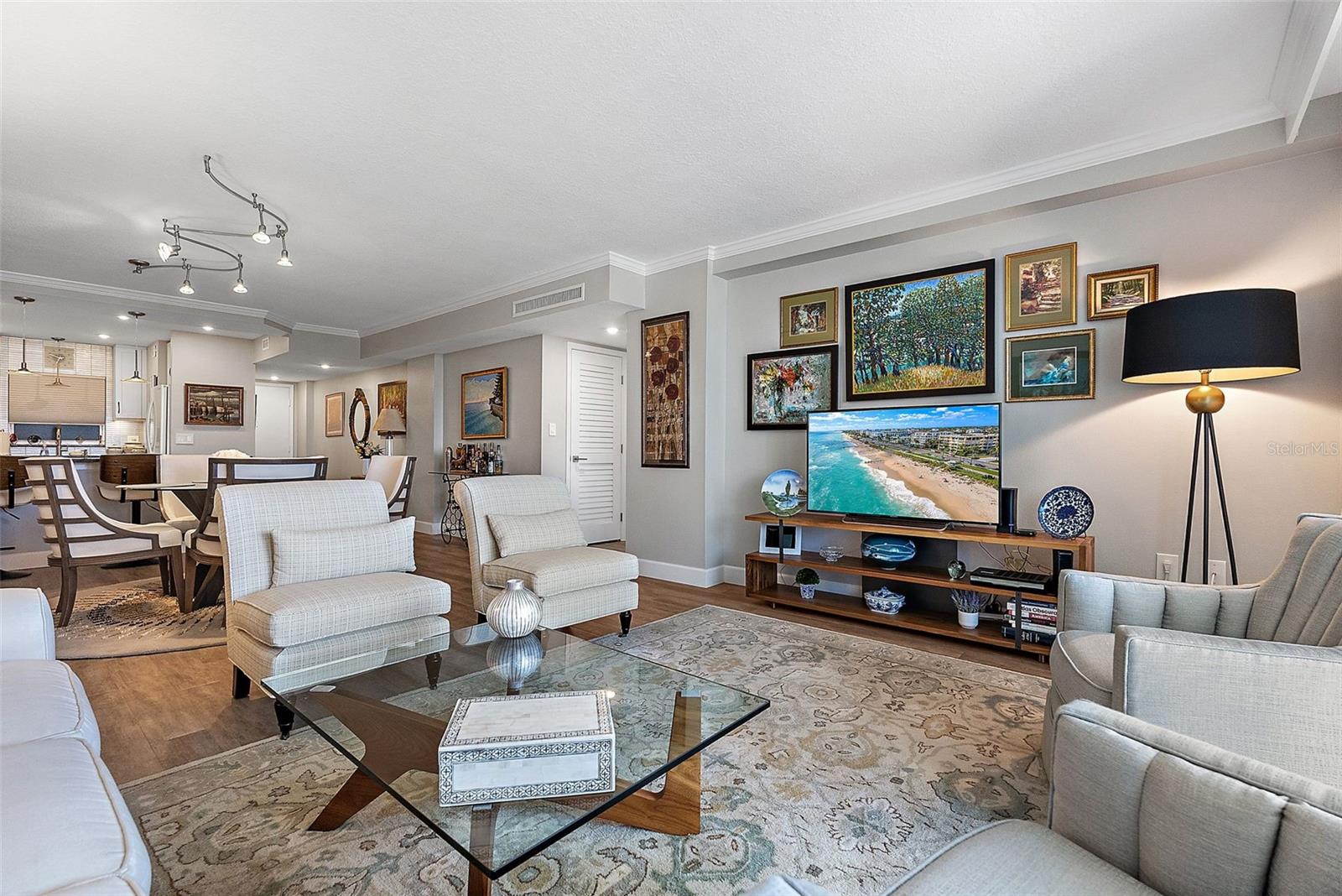 Image 10 of 45 For 700 Beach Drive Ne 704