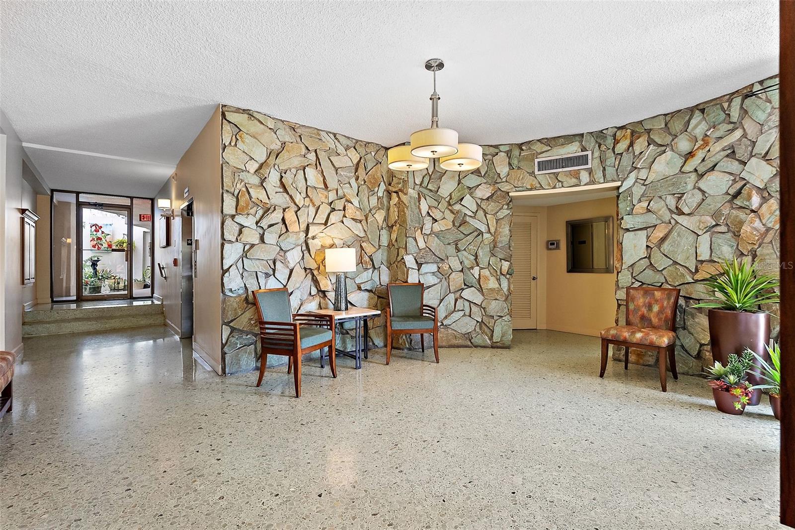 Image 33 of 45 For 700 Beach Drive Ne 704