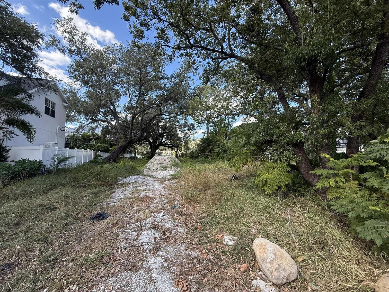 Listing photo id 2 for 530 Severn Avenue