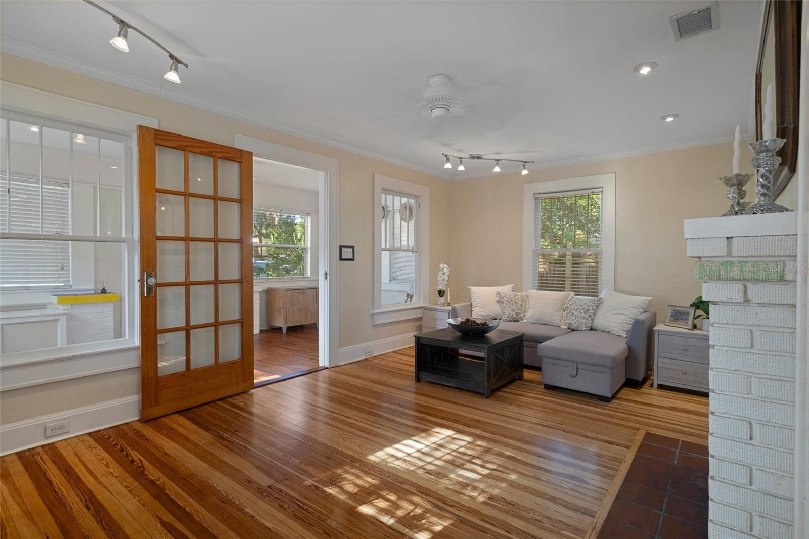 Image 11 of 49 For 132 21st Avenue S