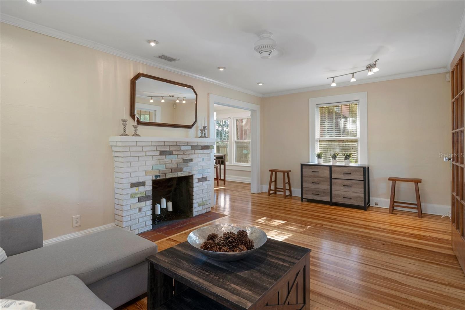 Image 12 of 49 For 132 21st Avenue S