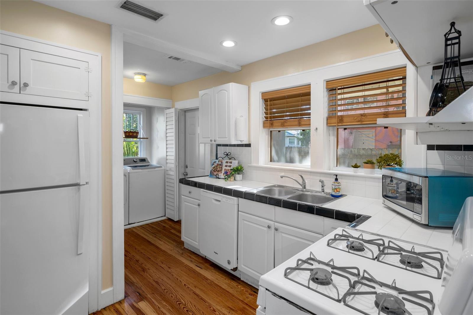 Image 17 of 49 For 132 21st Avenue S