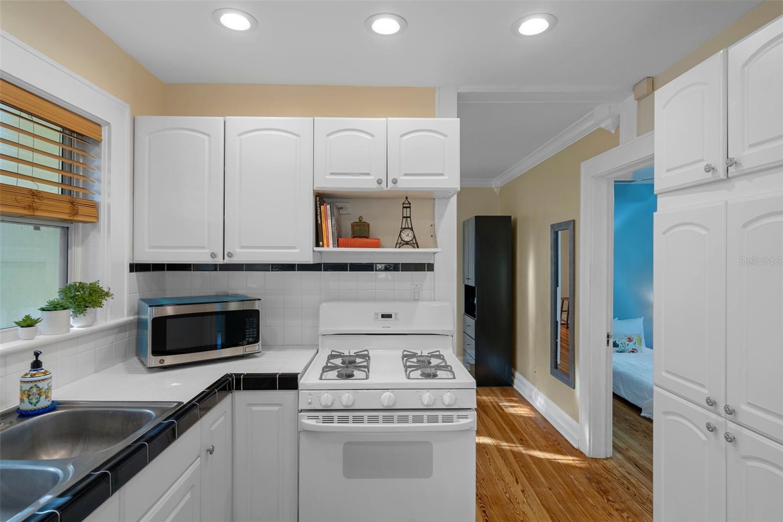 Image 19 of 49 For 132 21st Avenue S