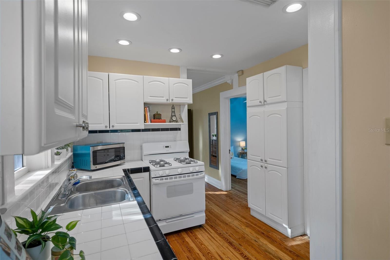 Image 20 of 49 For 132 21st Avenue S