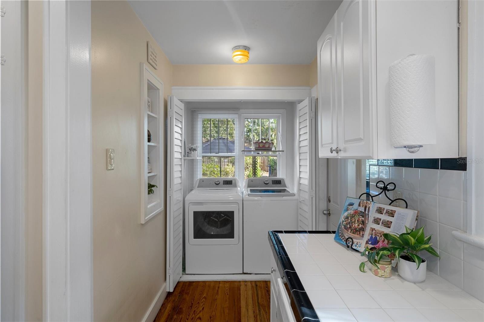 Image 22 of 49 For 132 21st Avenue S