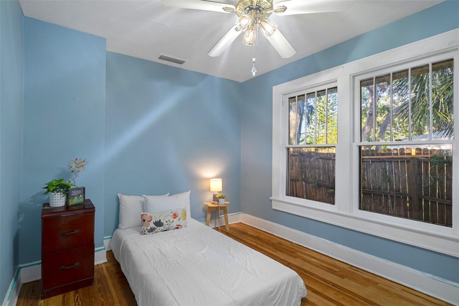 Image 23 of 49 For 132 21st Avenue S