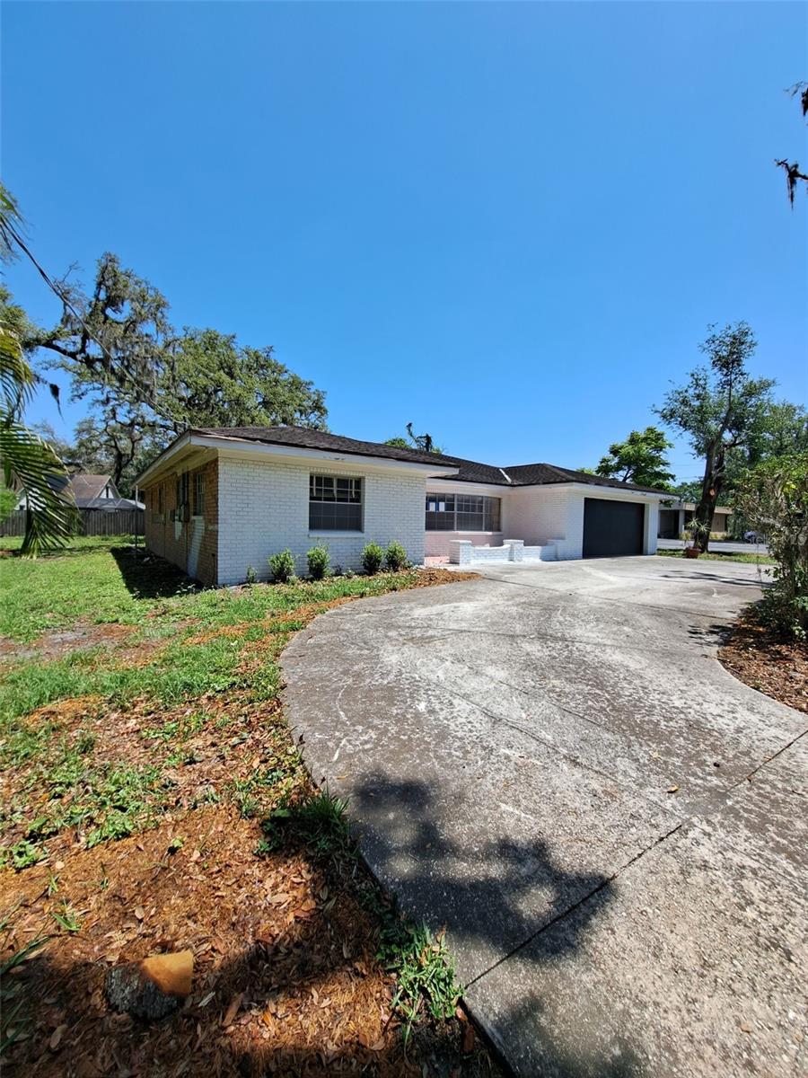Listing photo id 0 for 406 Bullard Parkway