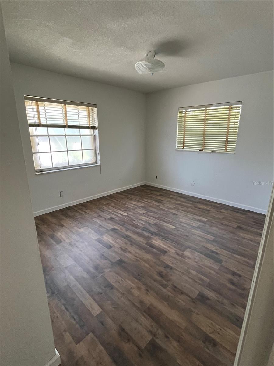 Listing photo id 1 for 406 Bullard Parkway