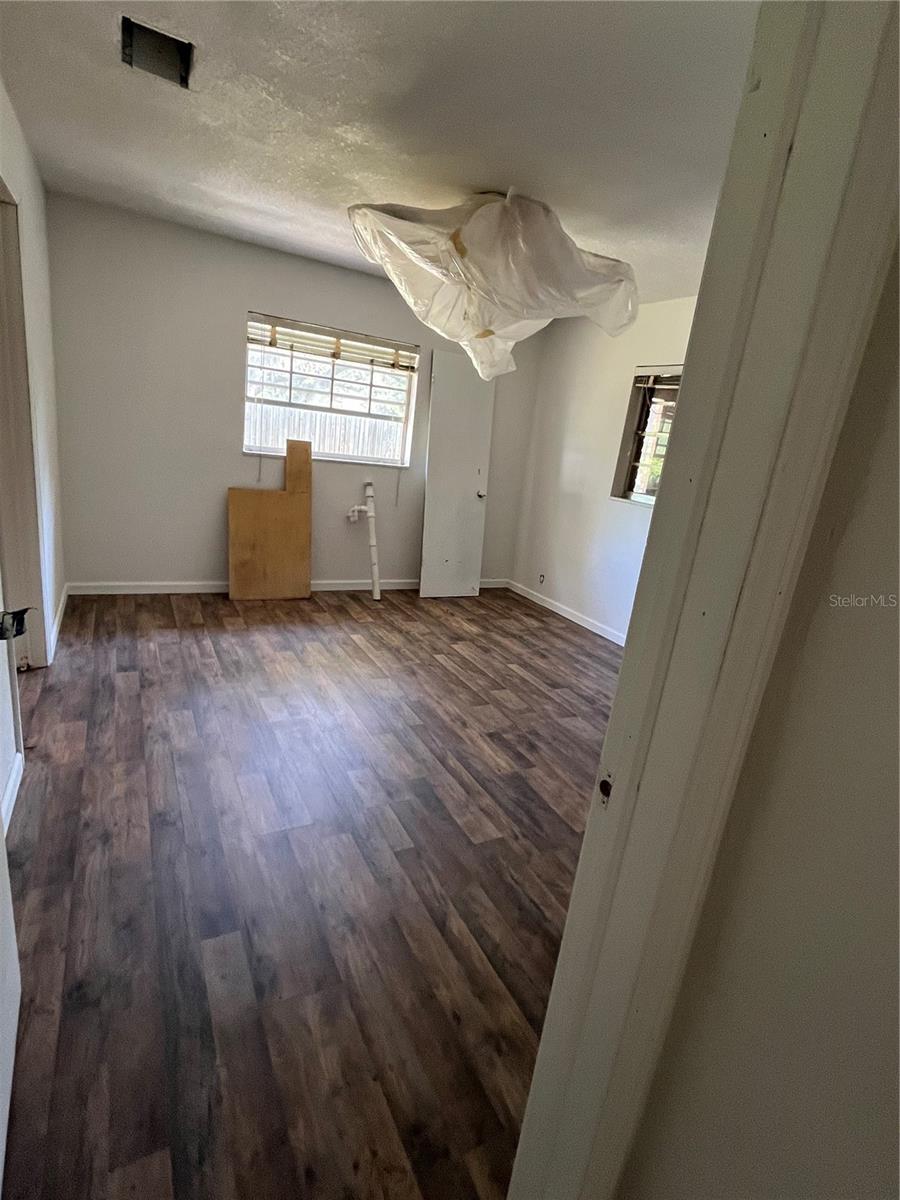 Listing photo id 2 for 406 Bullard Parkway