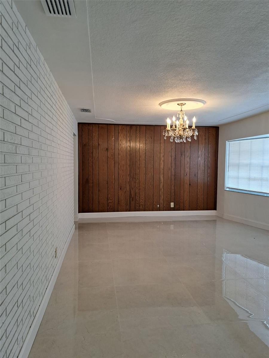 Listing photo id 4 for 406 Bullard Parkway
