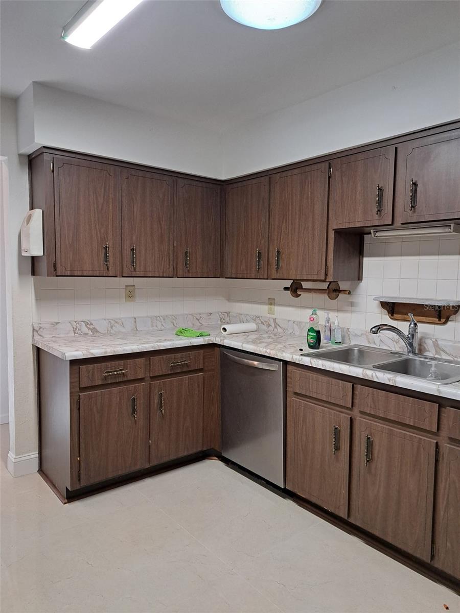Listing photo id 5 for 406 Bullard Parkway