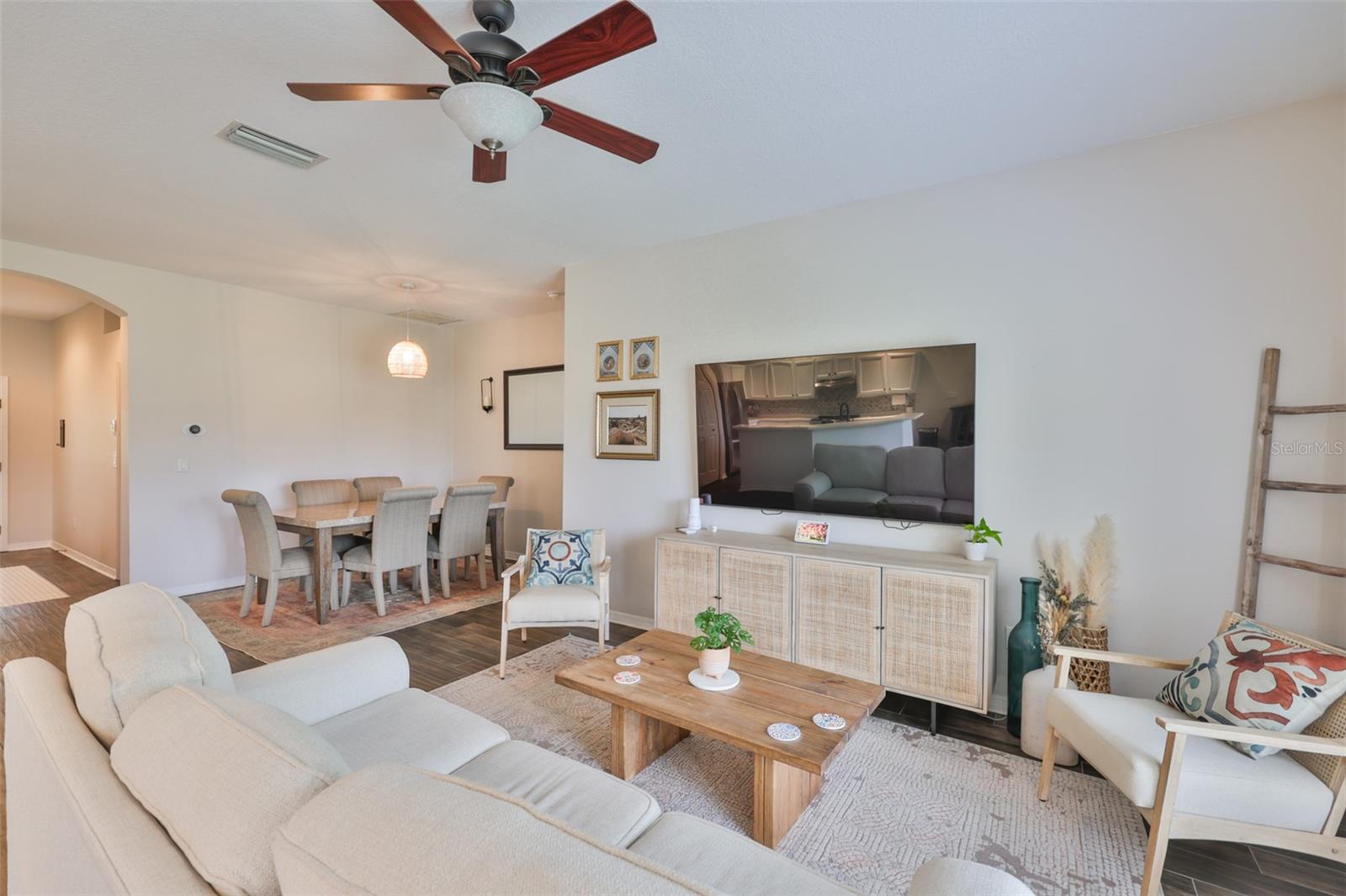 Image 13 of 48 For 1129 Emerald Hill Way