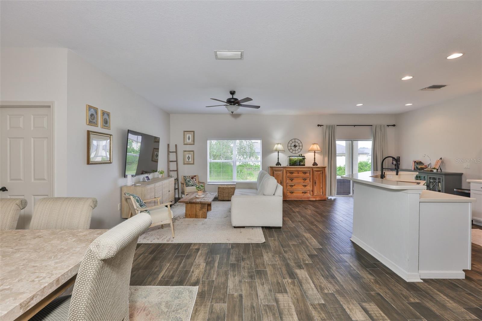 Image 4 of 48 For 1129 Emerald Hill Way