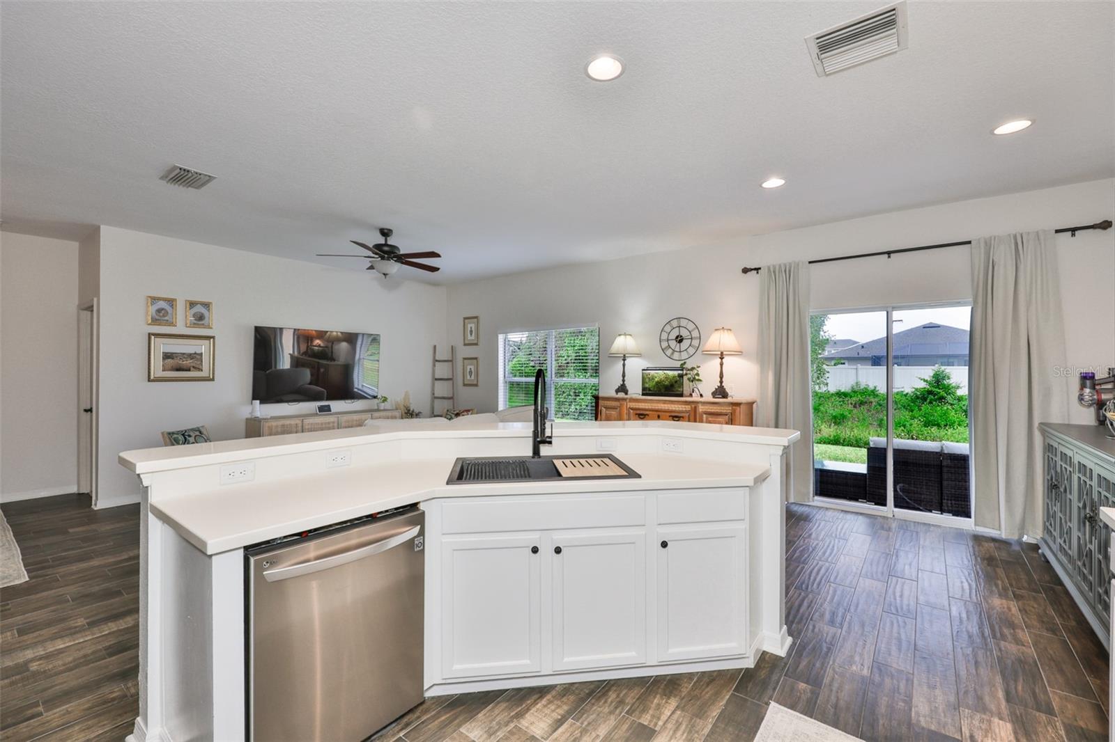 Image 8 of 48 For 1129 Emerald Hill Way
