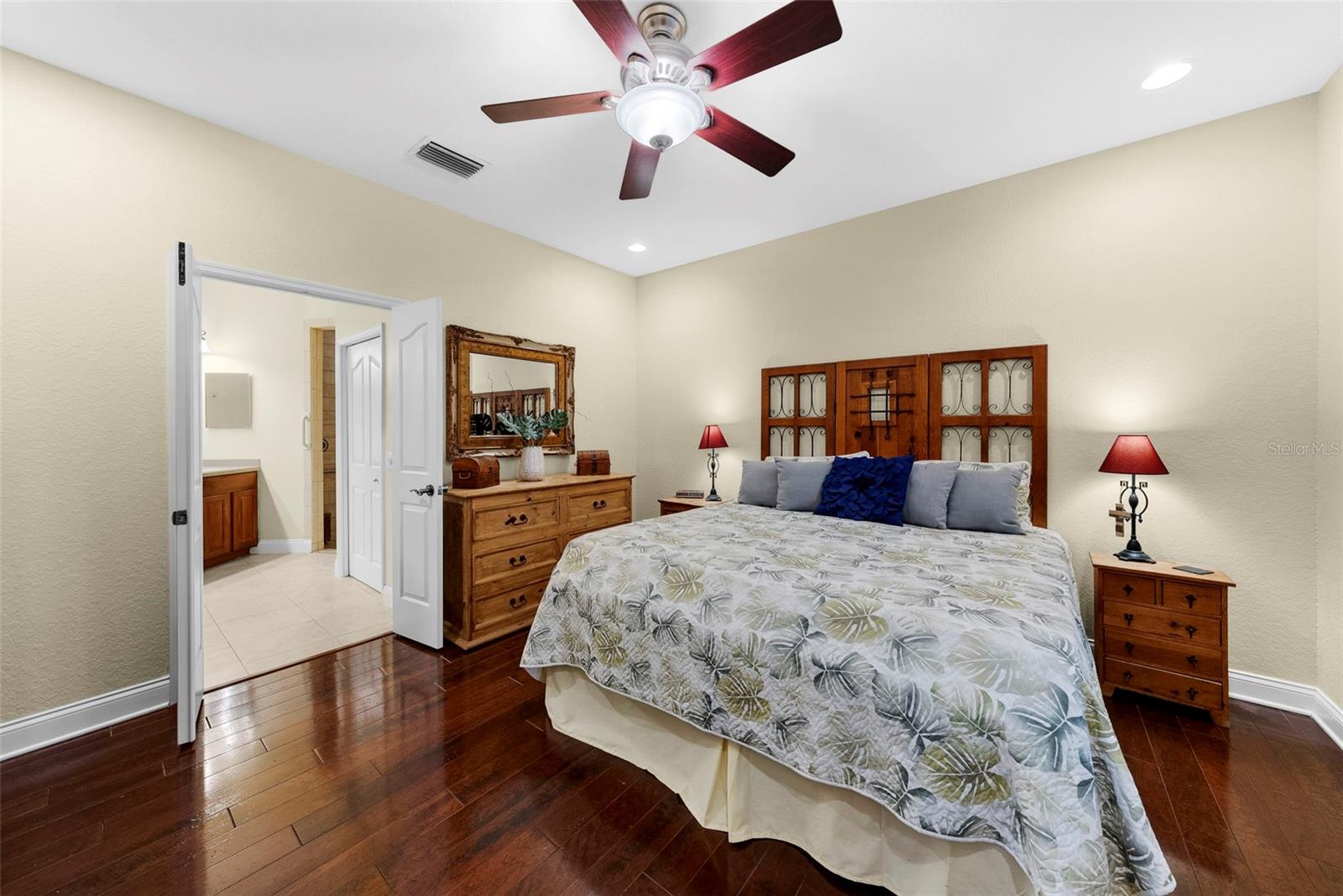 Image 17 of 59 For 8562 Acorn Ridge Court