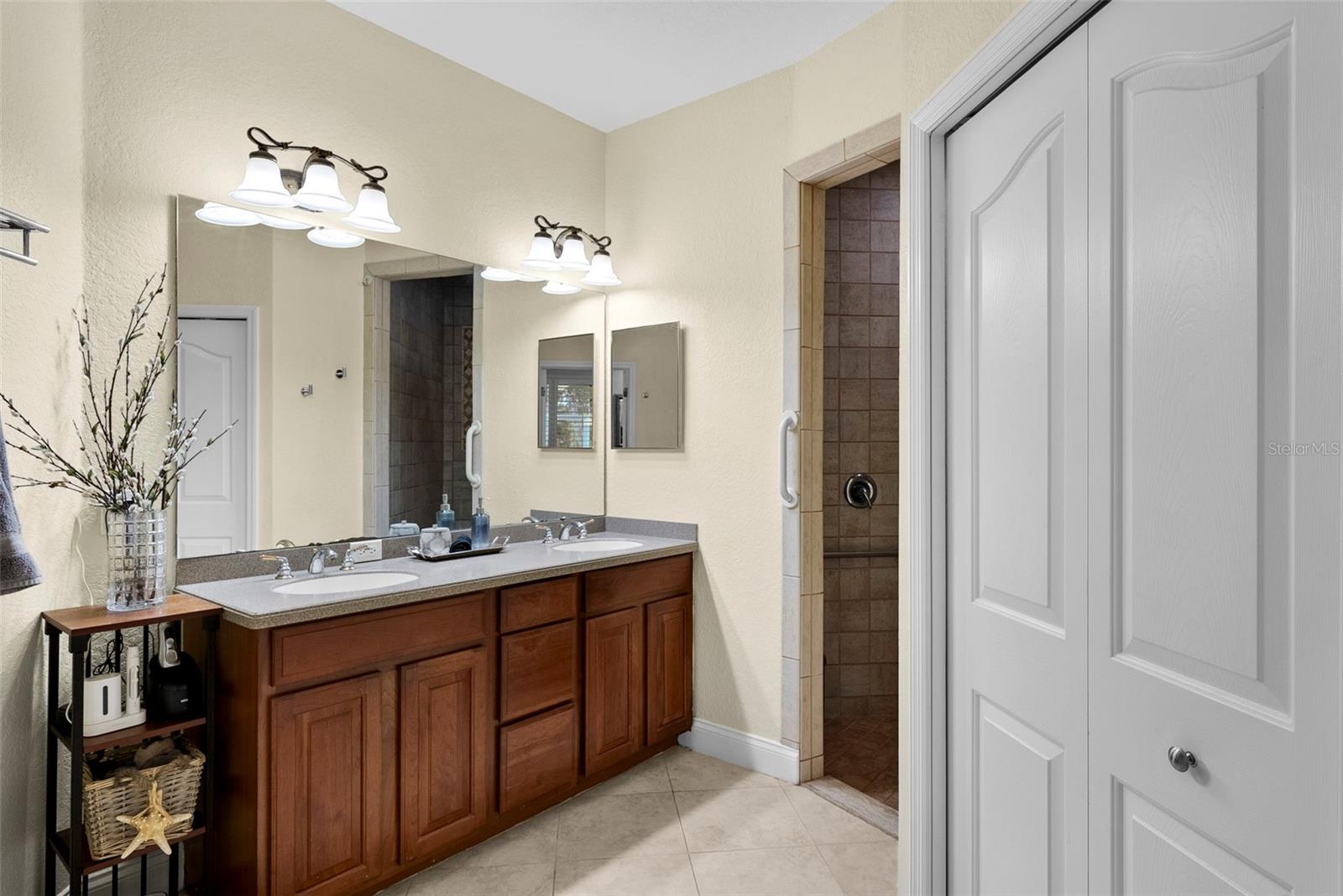 Image 19 of 59 For 8562 Acorn Ridge Court