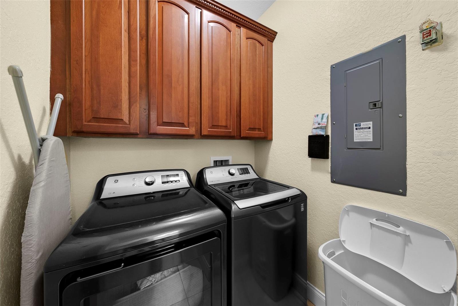 Image 33 of 59 For 8562 Acorn Ridge Court