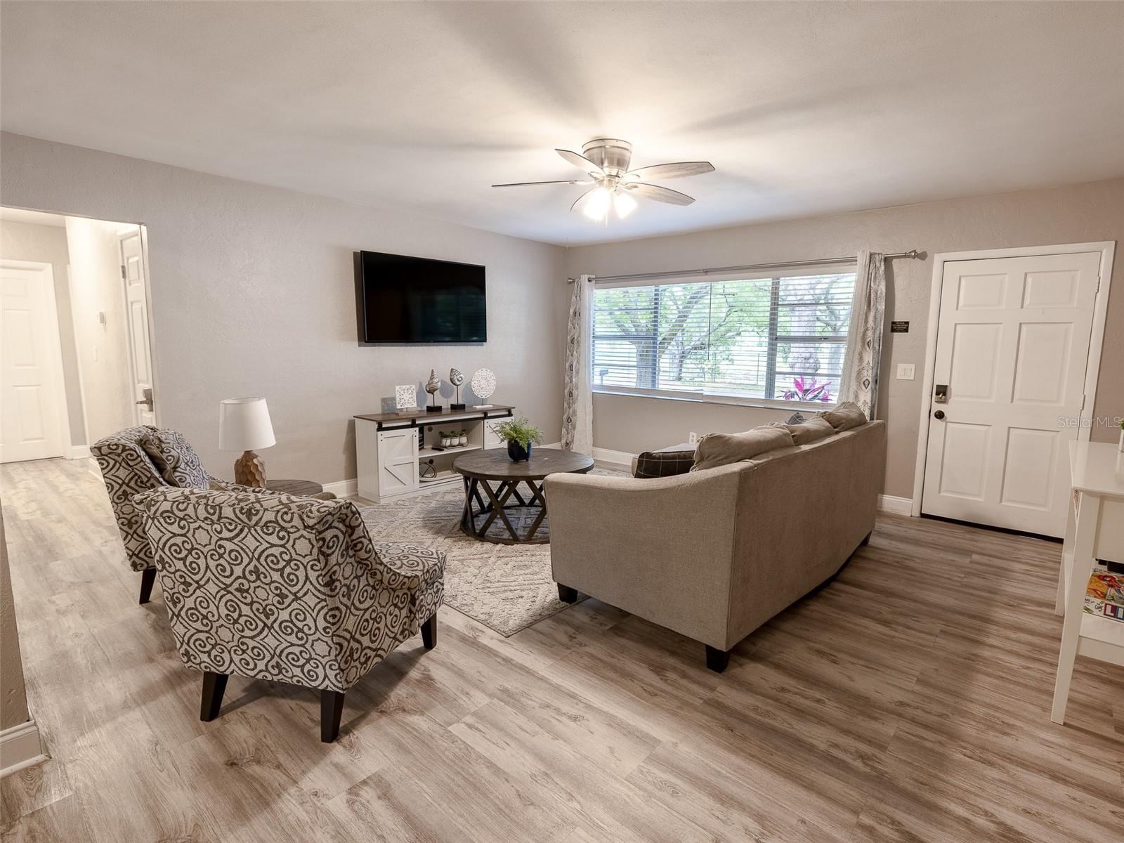 Image 3 of 11 For 10233 Valle Drive