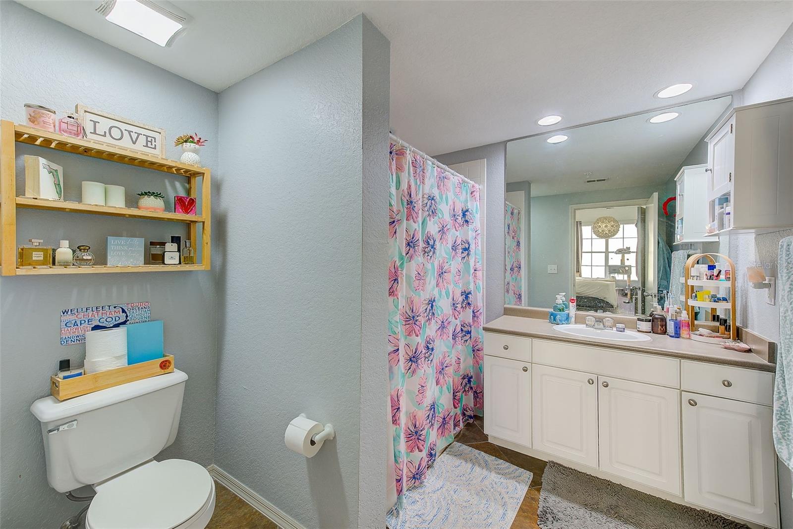 Image 16 of 39 For 402 Armenia Avenue 139a