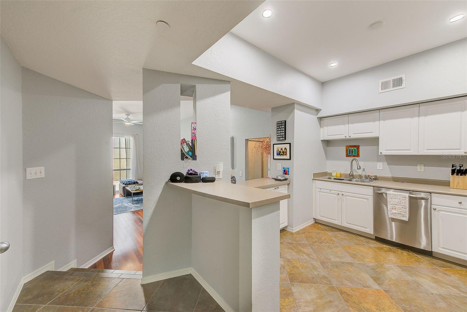 Image 3 of 39 For 402 Armenia Avenue 139a