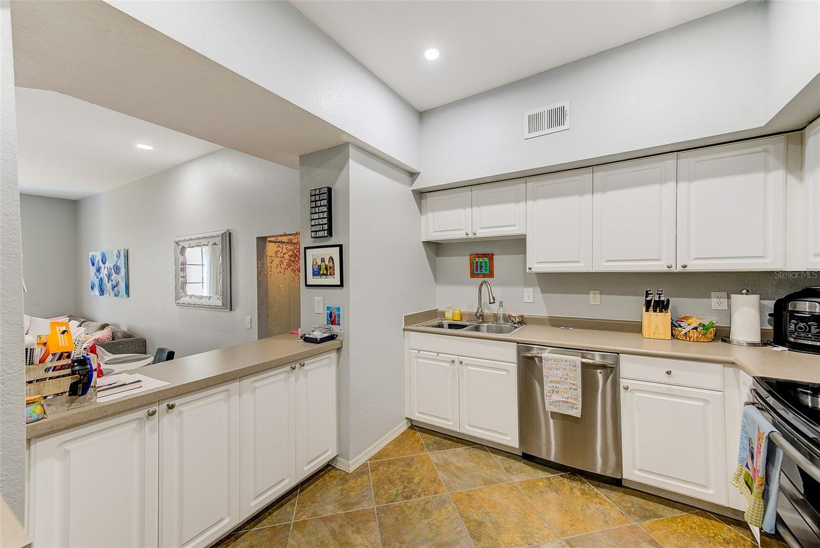 Image 4 of 39 For 402 Armenia Avenue 139a