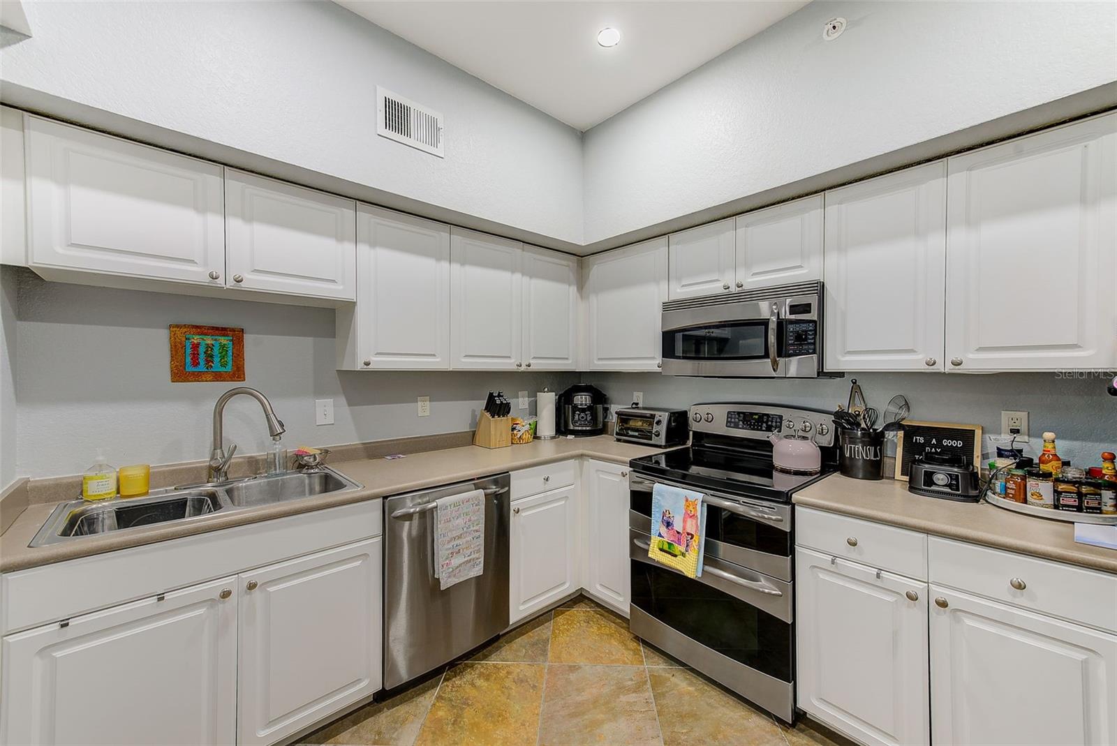 Image 5 of 39 For 402 Armenia Avenue 139a