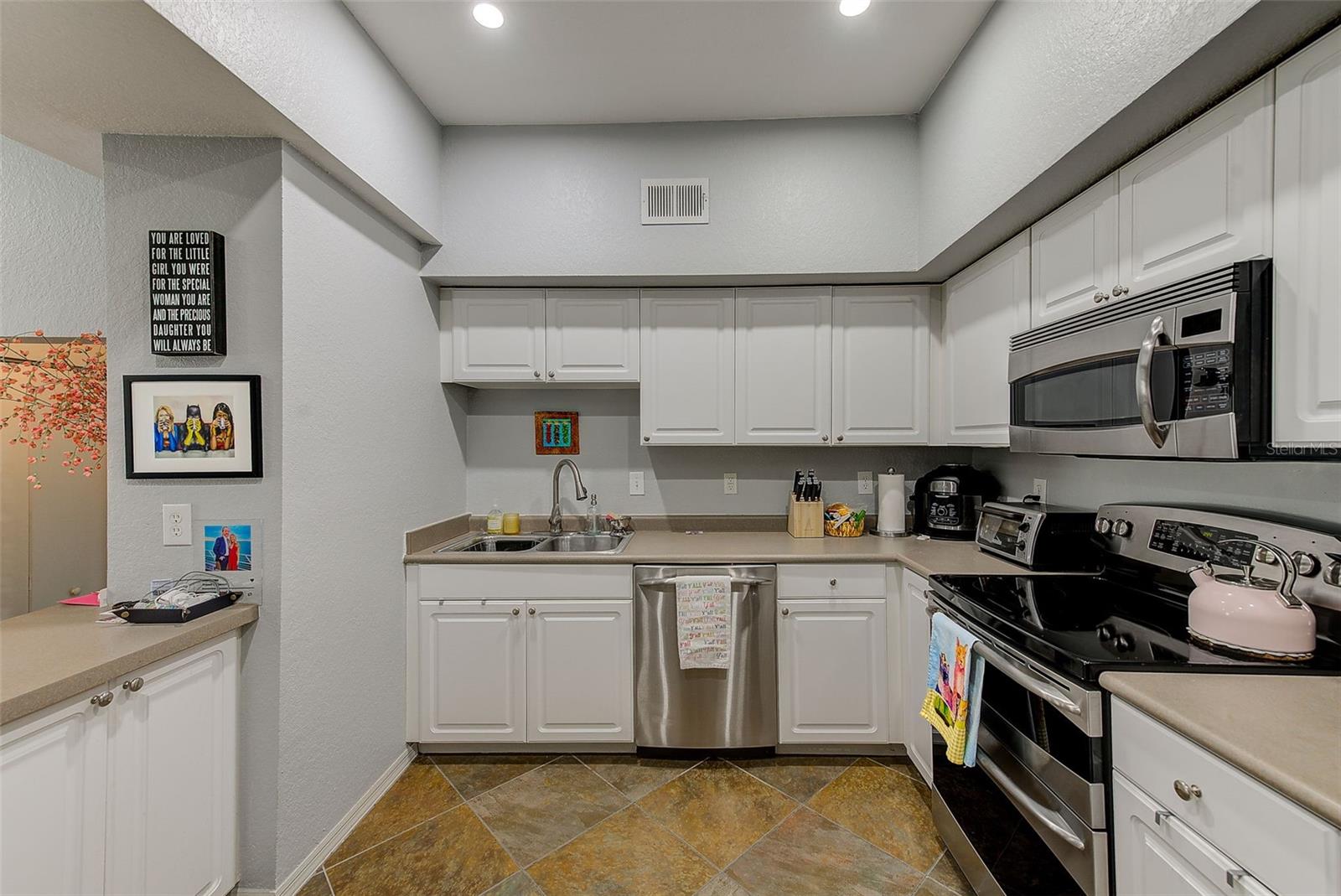 Image 7 of 39 For 402 Armenia Avenue 139a