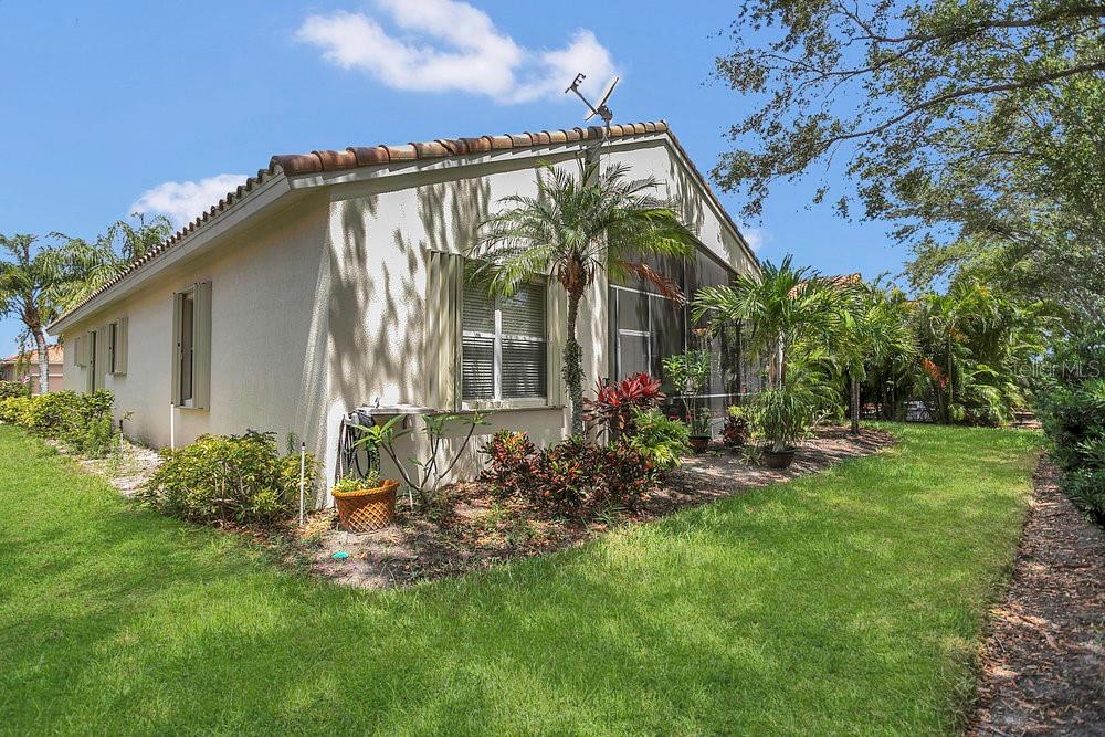 Image 33 of 75 For 6315 43rd Court E