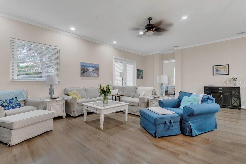 Image 6 of 75 For 6315 43rd Court E