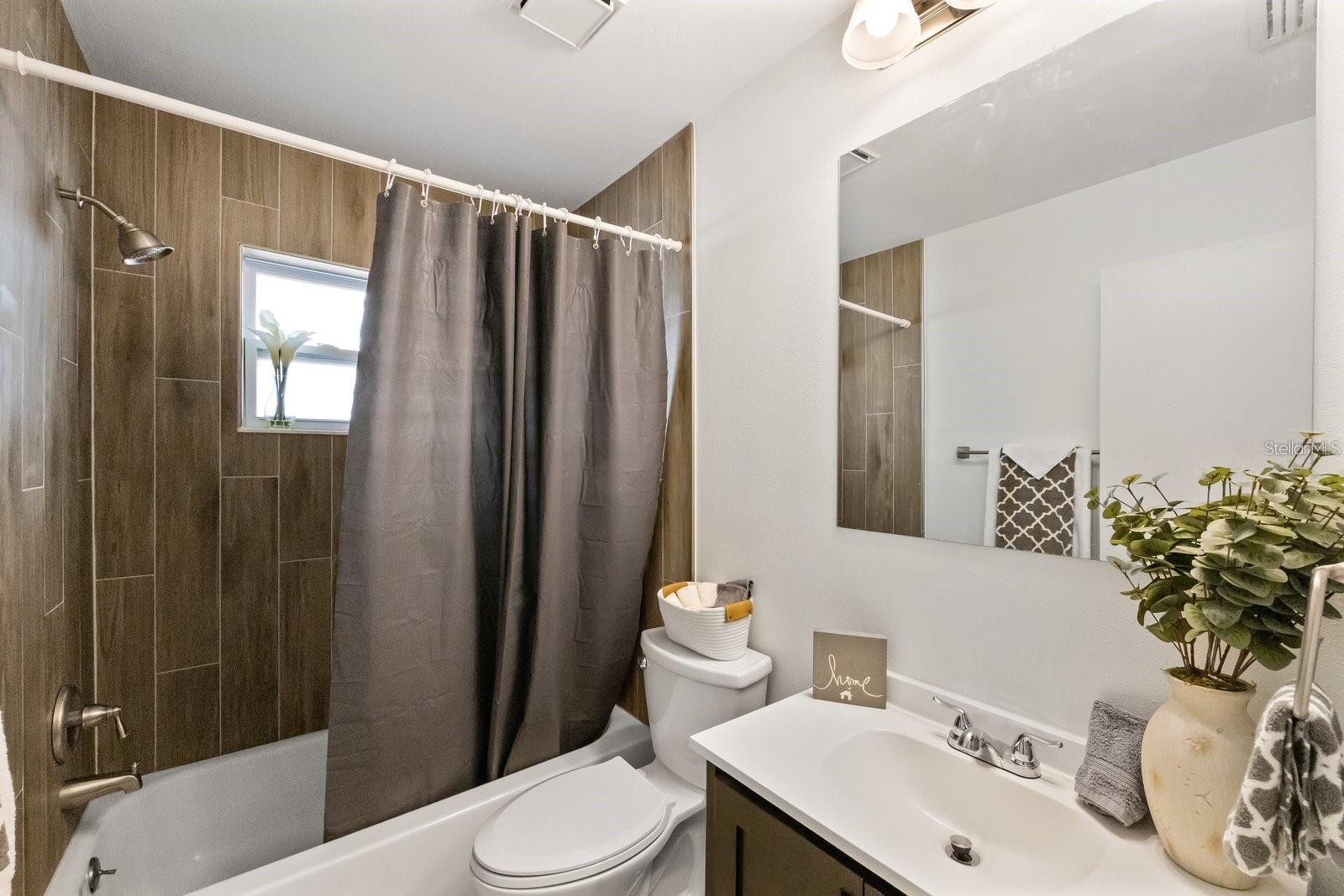 Image 12 of 17 For 715 6th Avenue Ne A