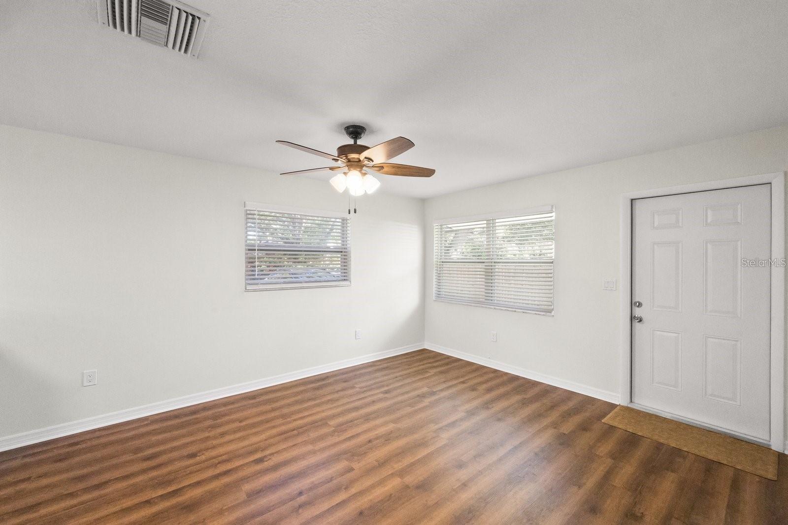 Image 4 of 17 For 715 6th Avenue Ne A