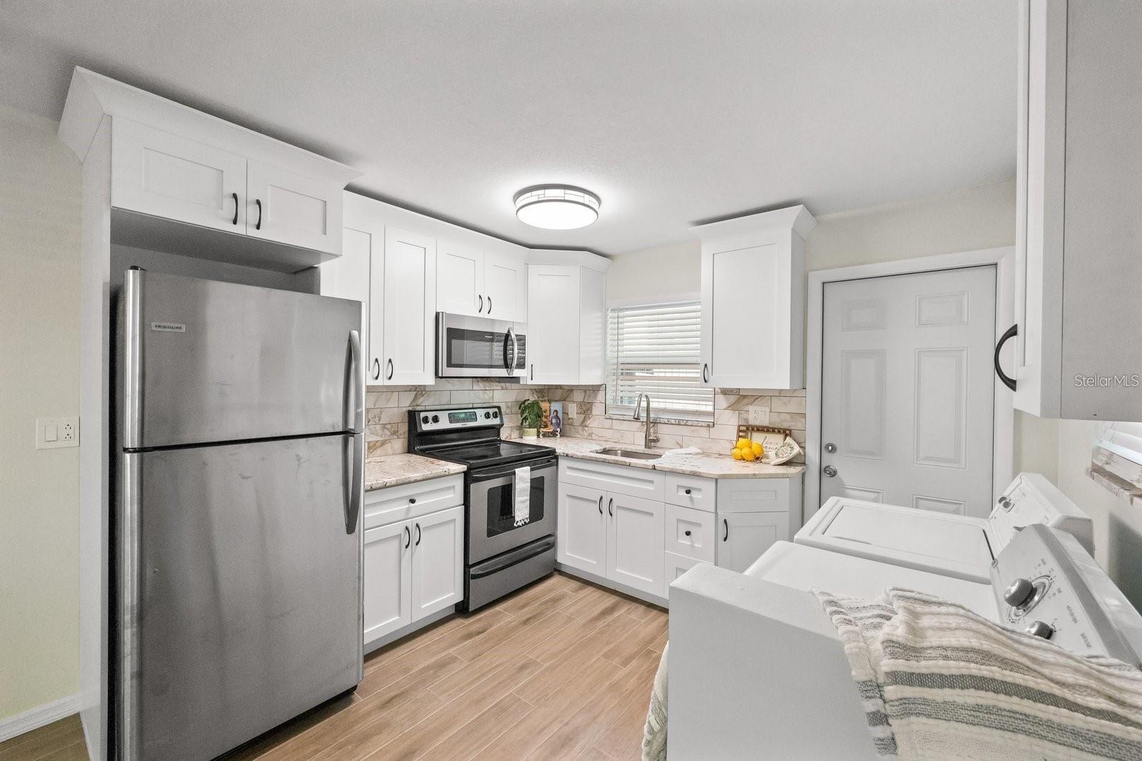 Image 7 of 17 For 715 6th Avenue Ne A