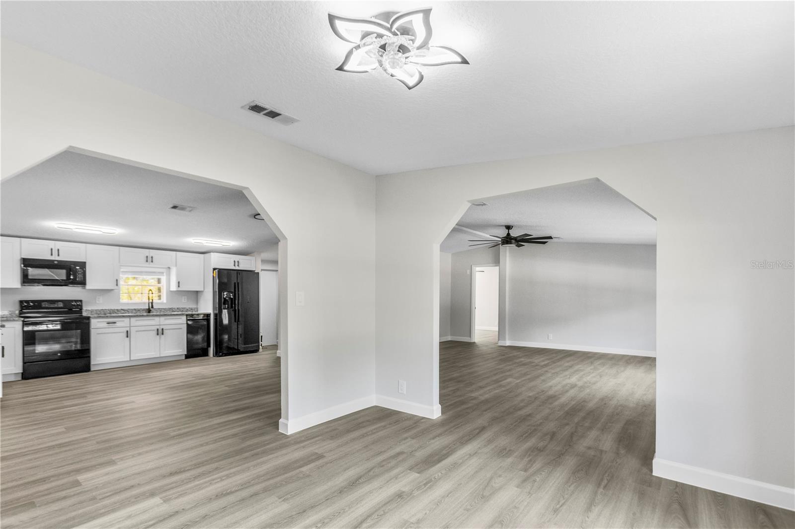 Image 10 of 35 For 17212 Oxenham Avenue