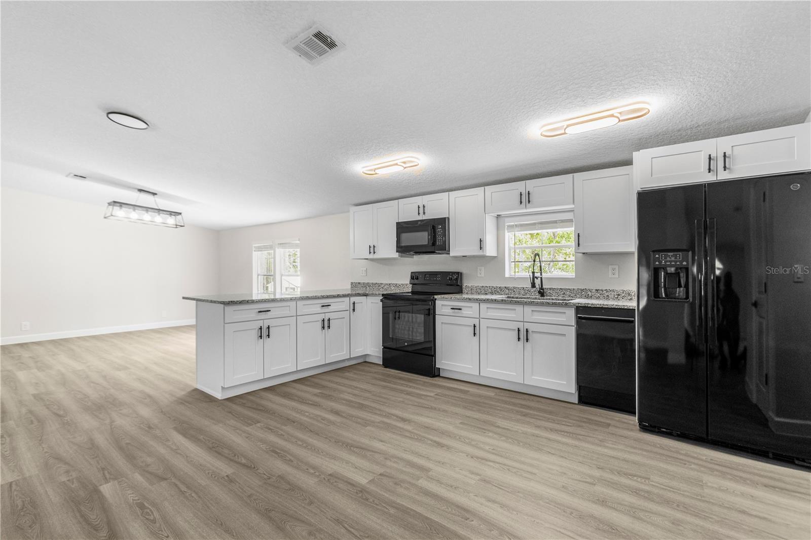 Image 11 of 35 For 17212 Oxenham Avenue
