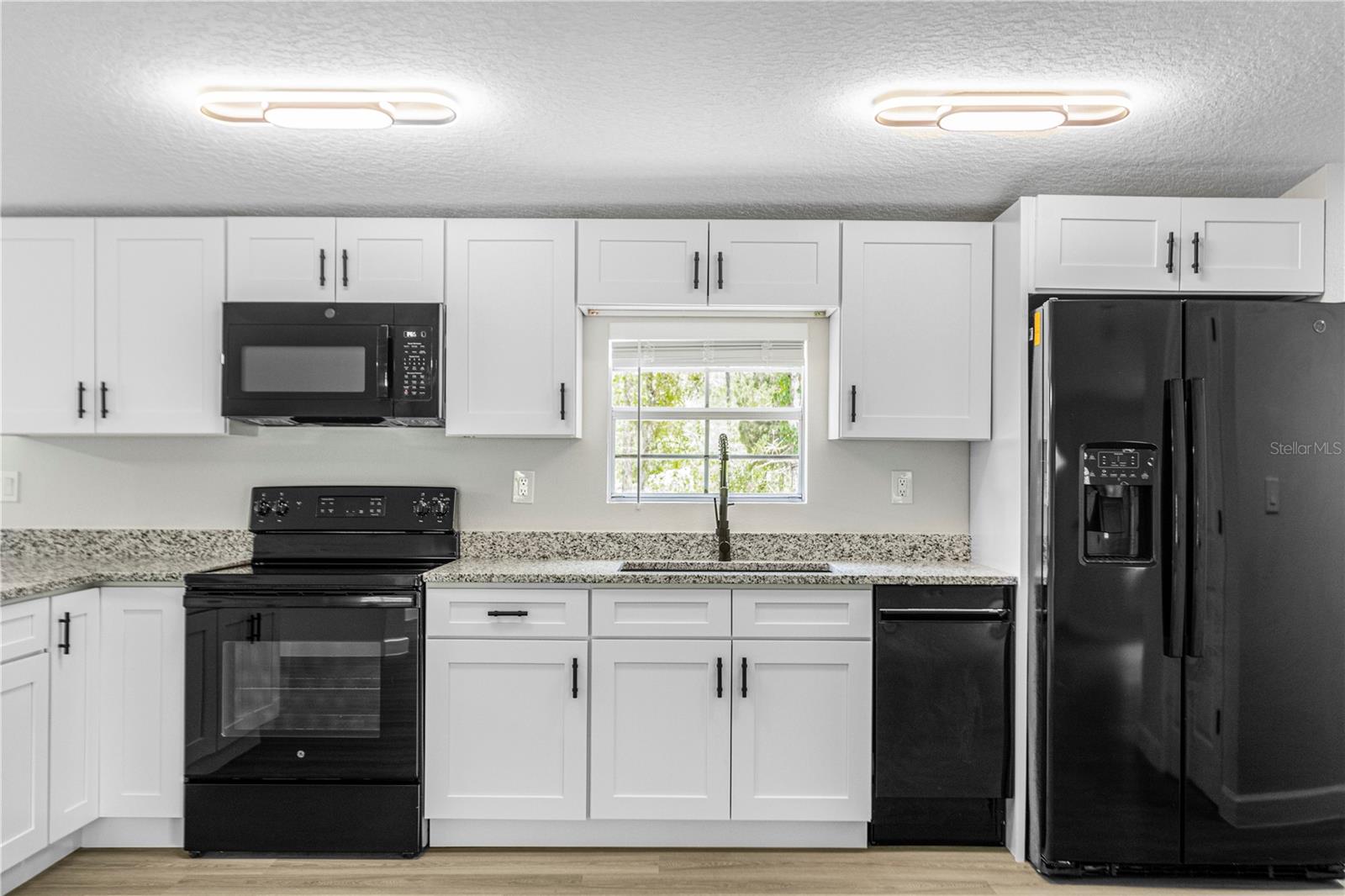 Image 13 of 35 For 17212 Oxenham Avenue