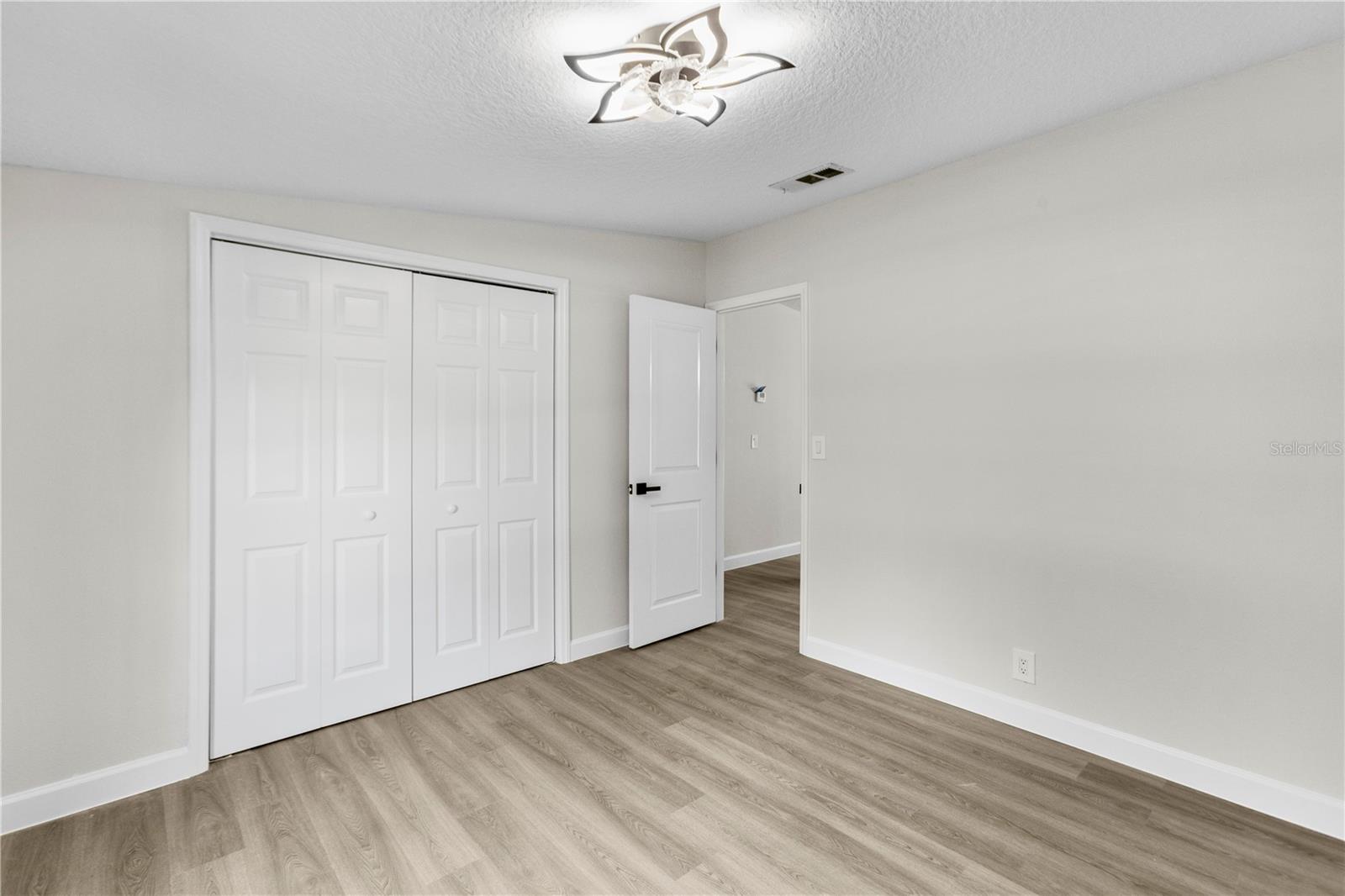 Image 18 of 35 For 17212 Oxenham Avenue