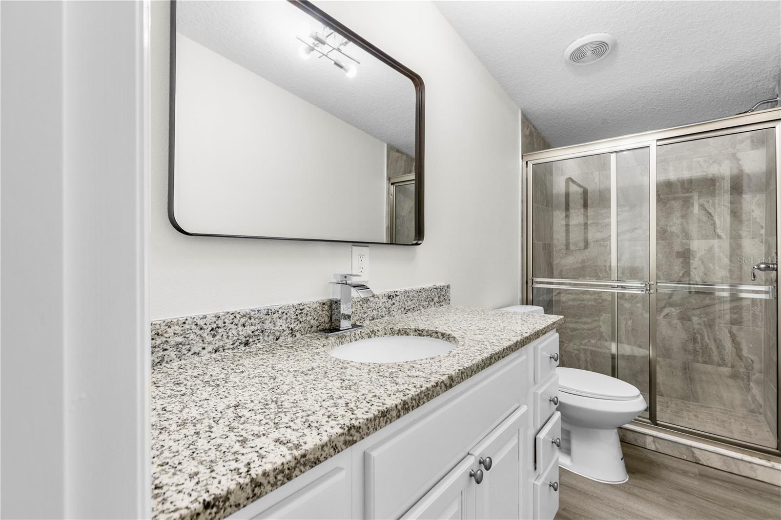 Image 19 of 35 For 17212 Oxenham Avenue