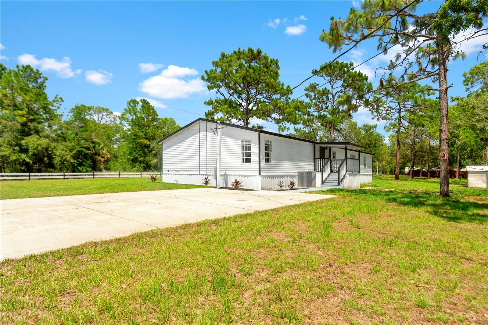 Image 2 of 35 For 17212 Oxenham Avenue