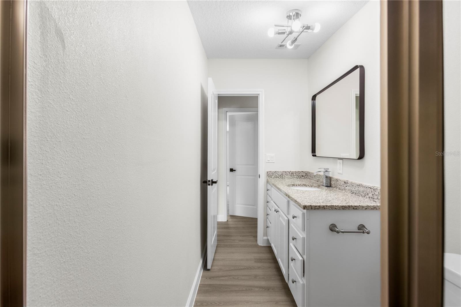 Image 20 of 35 For 17212 Oxenham Avenue